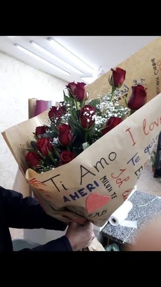 Mazzo di 18 rose gambo corto