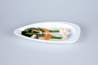 31. Pesce crudo con alghe e asparagi