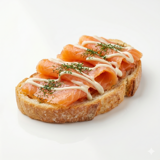 Salmón marinado con aspersión de eneldo y salsa blanca