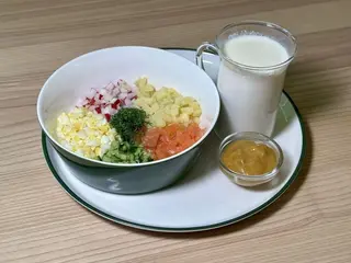 Окрошка з лососем (300g)