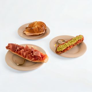 Tostadas o Croissant + Café