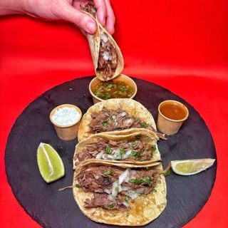 Tacos Clásicos de Birria