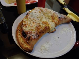 Kalcone (preklopljena) pizza