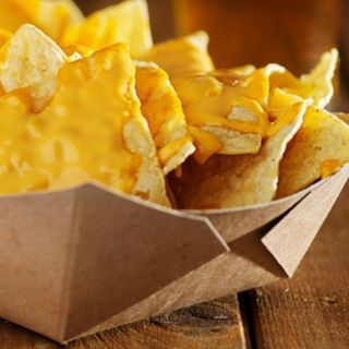 1/2 NACHOS CON QUESO MOZZARELLA