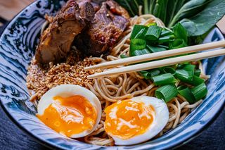 Ramen z żeberkiem 800g