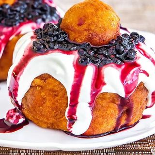 Papanași cu smântână și dulceață 