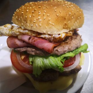 Burguer Milanesa Pollo Completa