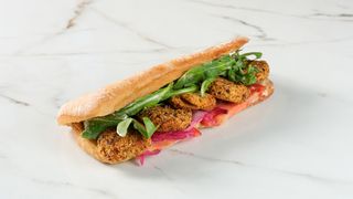 ფალაფელის სენდვიჩი ჩაბატას პურით