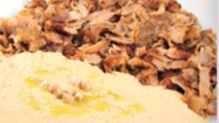 Kebab con hommos