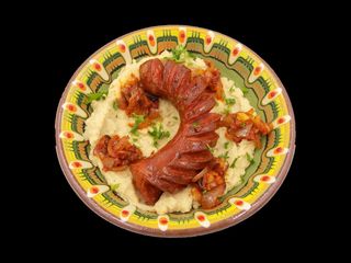 Fasole batuta cu carnati