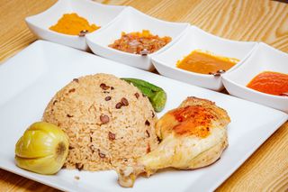 Grilled Free-Range Chicken avec Riz Soumara Savane 