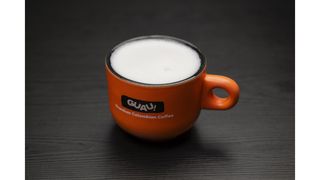 Ciocolată caldă cremoasă albă