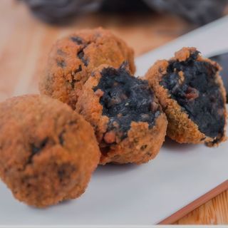 Croquetas de chipirón en su tinta