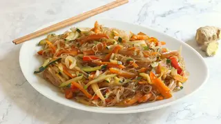 184. Spaghetti di soia con verdure
