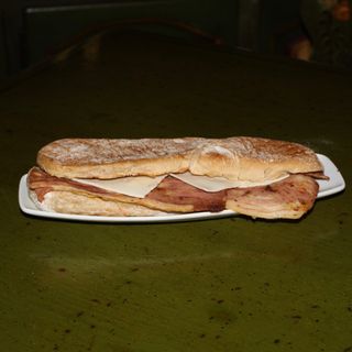 Bocadillo De Bacon Con Queso