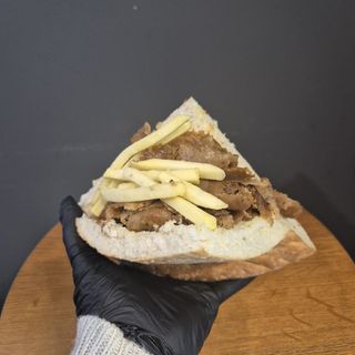 Kebab bułka z frytkami mega