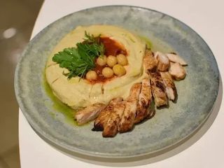 Хумус з куркою