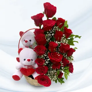 Rose in cesti con uno Orsetto 