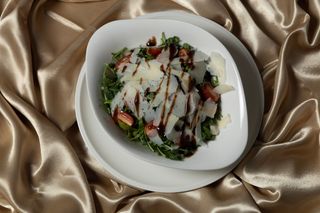 Salata rucola, rosii cherry & parmezan