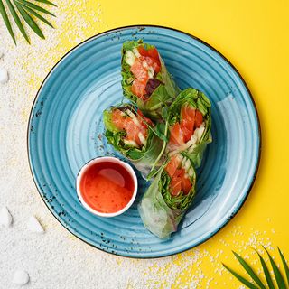 Спрінг рол з лососем