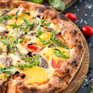 Пицца с нежной телятиной 