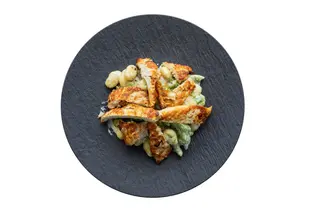 Piletina sa brokolima i domaćim njokama u gorgonzola sosu 500g