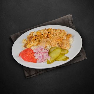 Pileći gyros i riža na tanjiru