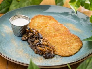 Деруни з лісовими грибами та сметаною (160/70/30g)