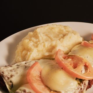 Milanesa Caprese De Pollo
