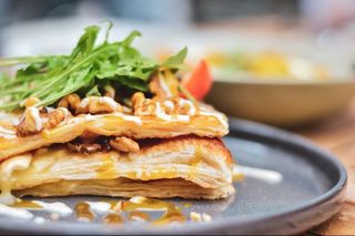 Milhojas De Queso De Cabra