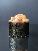 Гункан з тигровою креветкою