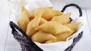 Zeppole - pasta della pizza fritta