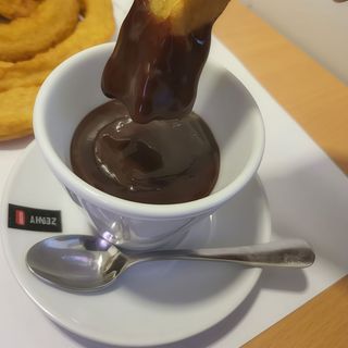 Pack 2 personas. *6 porras + tarrina con 2 chocolates. (Para 2 personas)