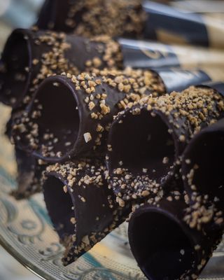 Cono Crocante De Almendras Bañado en Chocolate
