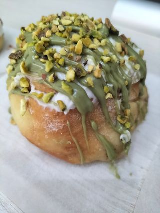 Cinnamon Roll Pistacchio