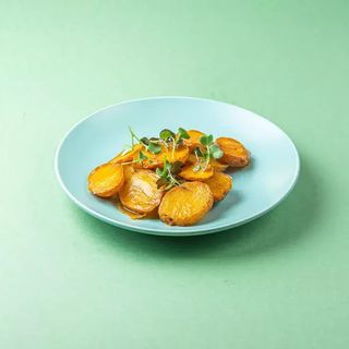 Молодой картофель в соусе демиглас