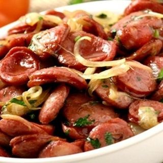 Porção de Linguiça Acebolada