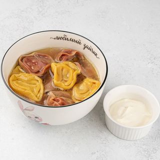 Пельмени цветные с бульоном 