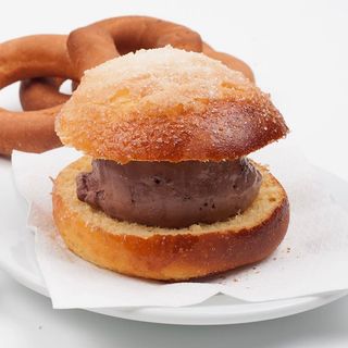 bObït  el bOllO con heladO