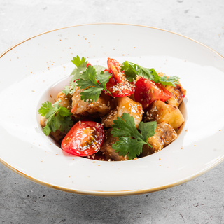 Салат с хрустящими баклажанами