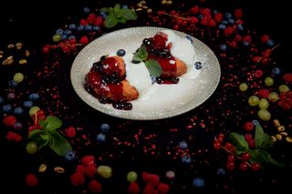 Papanași cu smântână și gem