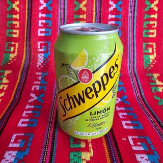 Schweppes Limón lata 330ml.