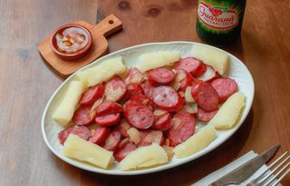 Ración De Calabresa Con Yuca