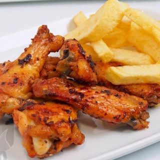 Plato Chicken frito wings con patata