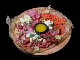 Сирно-м'ясне плато (340/50г)