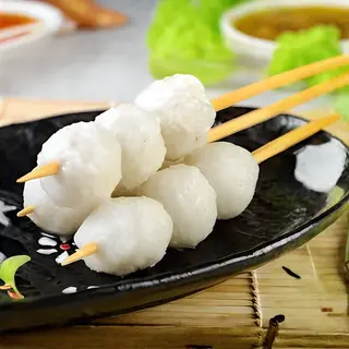 73.Kushiyaki de albóndigas de pescado (3 uds)