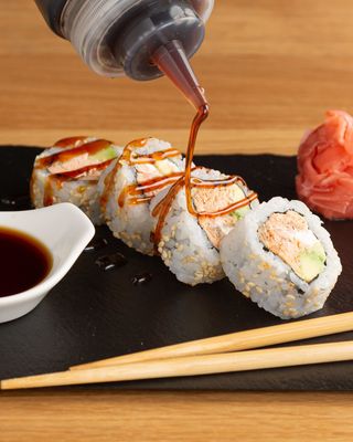 California z łososiem grillowanym