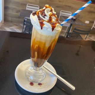 Batido Helado  De Caramelo (16 Oz.)