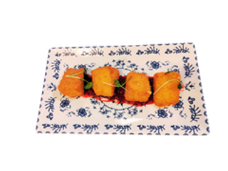 Tapa de triángulos de brie empanados