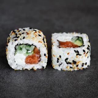 Філадельфія з лососем в кунжуті (230г/8шт.)